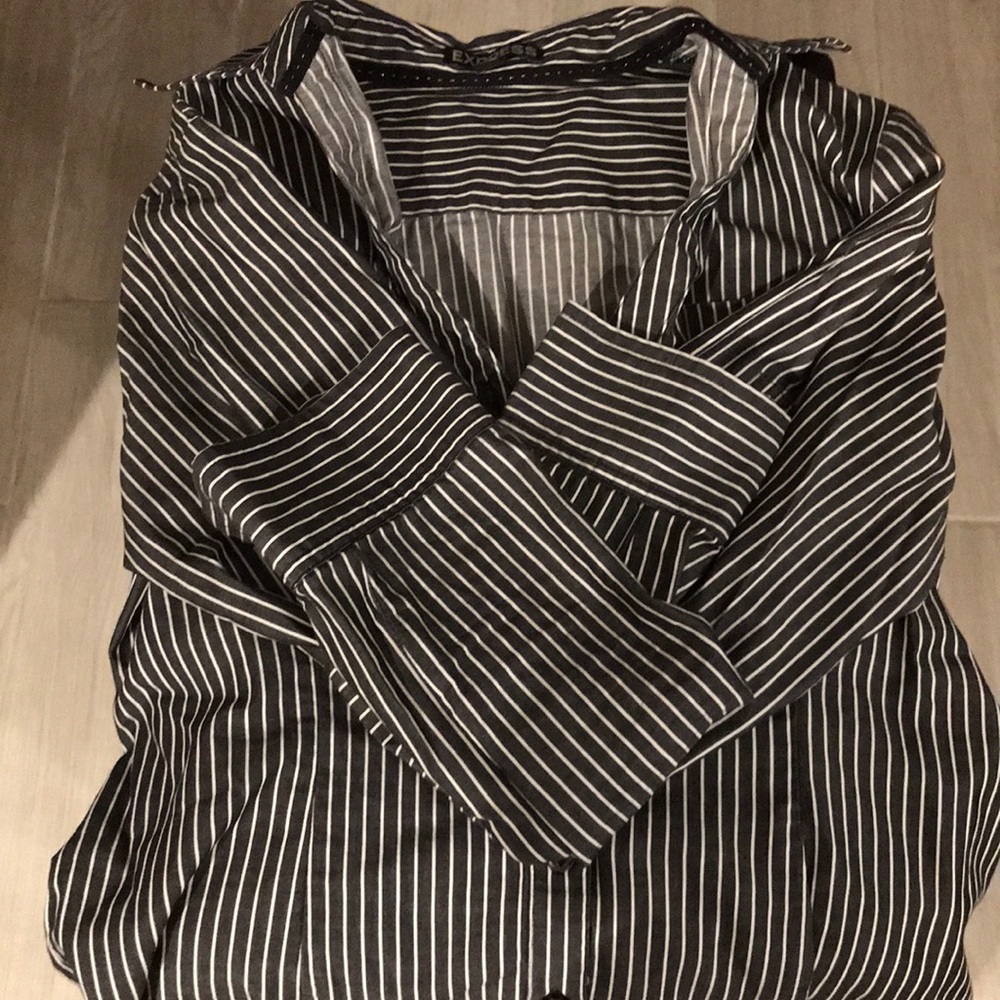 Express Essential Shirt - Picture 2 of 3
